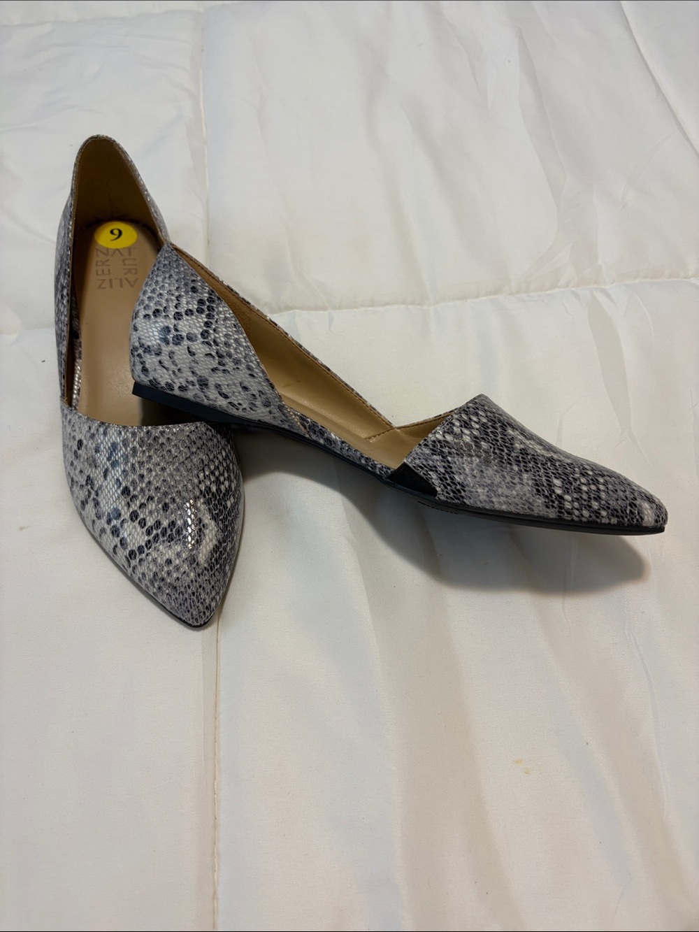 NWT Naturalizer Flats in Grey Snake Print - Picture 2 of 4